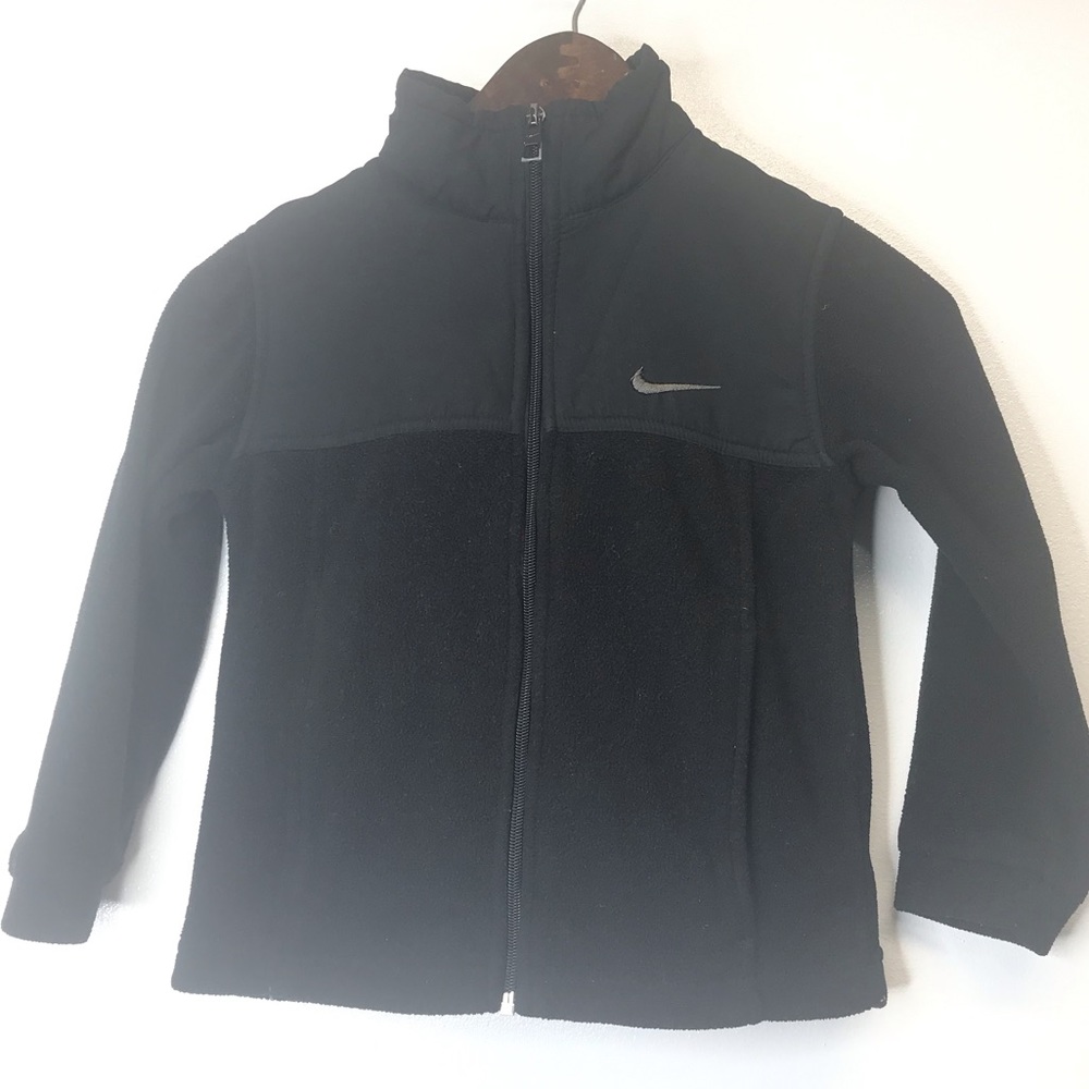 Nike Boy size6.              N